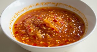 Pineapple and Chili Tropical Sauce