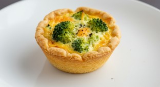 Broccoli Cheddar Quiche