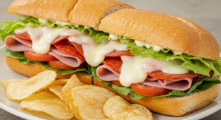 Hot Italian Sandwich with Chips