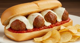 Meatball Sandwich with Chips