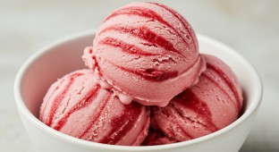 Vegan Strawberry Ice Cream