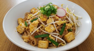 {NO FISH SAUCE} Small Pad Thai Noodle with Fried Tofu