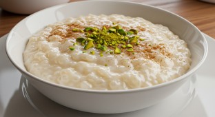 Rice Pudding with Pistachio and Cinnamon