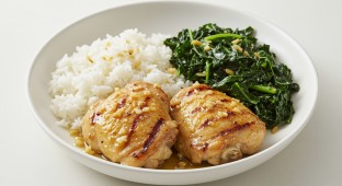 Garlic Lemon Chicken Thights With Rice and Sauteed Kale