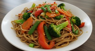 Veggie Hakka Noodles Box