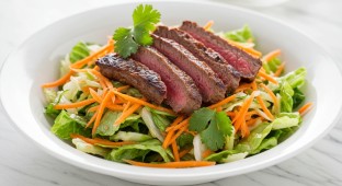Colombian Salad with Grilled Steak