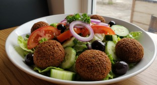 (NO CHEESE) Greek Salad with Falafel