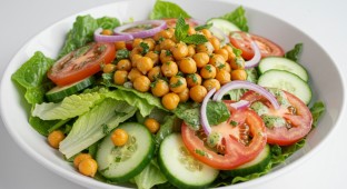 Garden Salad with Lemon Chili Chickpeas (Allergen Free)