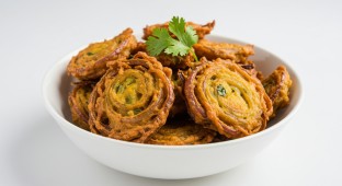 Onion Pakora (Fritters)