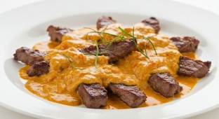 Grill Marinated Angus Top Sirloin with Panang Curry Sauce