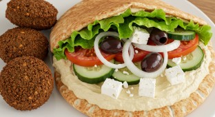 Vegetable Sandwich with Falafel