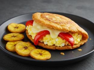 La Gallina Empanada with Chips