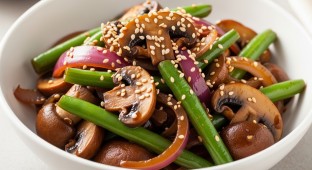 Mushroom and Green Bean Stir-Fry (Soy-Free)