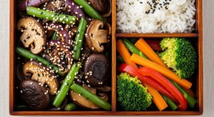 Mushroom and Green Bean Stir-Fry Bento Box (Soy-Free)