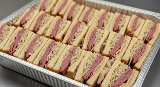 GLUTEN FREE Reuben Lean Corned Beef, Imported Swiss, Sauerkraut, Russian Dressing