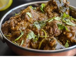 Chicken Vindaloo with Cucumber Salad and Green Salad