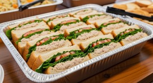 Gluten Free Albacore White Tuna Salad Leaf Lettuce, Vine Ripen Tomatoes