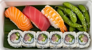 Happy Life Lunch Box With Yellowtail Scallion Roll