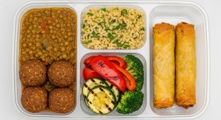 Vegan Lentil Chili & Vegan Meatball, Rice, Vegetables & Vegan Filo Dough Rolls