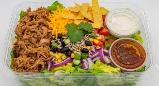 Tucson Salad With Pulled Pork