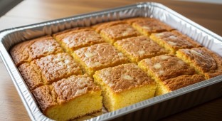 Traditional Cornbread (Square Style)