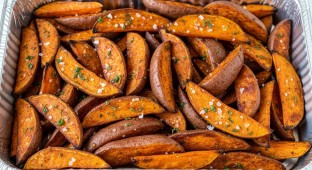 Vegan Sweet Potato Wedges with Paprika and Lime