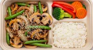 Soy-Glazed Mushroom and Green Bean Stir-Fry Bento Box