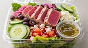 Tuna Greek Salad with Seared
