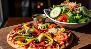 GF Mt. Veggiemore Pizza and Garden Salald