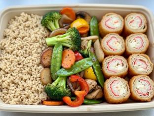 Black Pepper Veggie Delight with Brown Rice and Crab n Cheese Roll