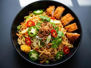 Fried Chicken Singapore Curry Chow Mein