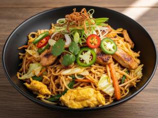 Grilled Chicken Singapore Curry Chow Mein