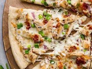 Creamy Chicken Alfredo Pizza