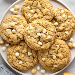 Macadamia Nut and White Chocolate Cookie