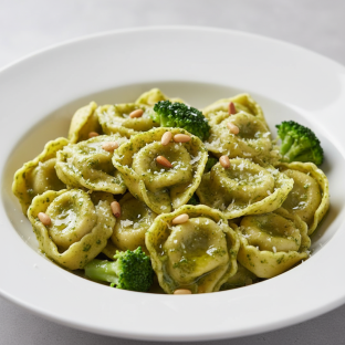 Cheese Tortellini with Pesto Sauce and Broccoli
