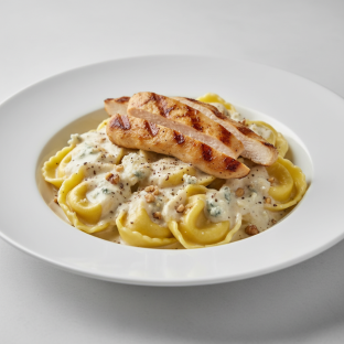 Cheese Tortellini with Gorgonzola Sauce and Grilled Chicken
