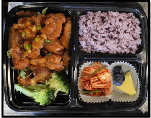 Seasoned Boneless Chicken Box with Kimchi