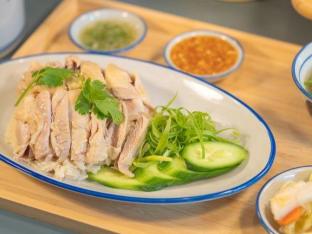 Classic Chicken Rice with Ginger Sweet Chili Sauce Boxed Meal