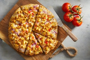 Gluten Free Cauliflower Crust Achari Chicken Pizza