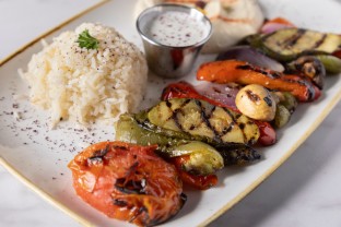 Veggie Skewers Plate with Rice & Hummus (Vegan)