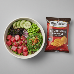 Hawaiian Ahi Salad Bowl Combo (Regular) — Mixed Greens / Miss Vickie's Smokehouse Barbecue Kettle Cooked Potato Chips