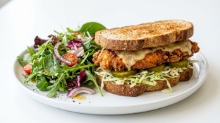 [Flexport] Cajun Chicken Sandwich with Mixed Greens