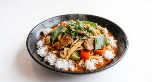 Red Curry with Beef [16oz]