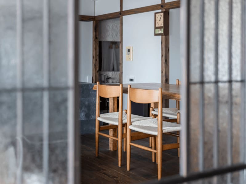 土間が廻る住まいのダイニングイメージ