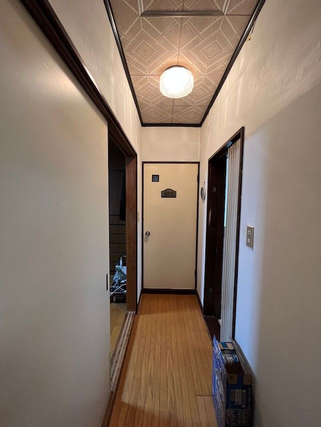 中古戸建てのリノベーション前の廊下
