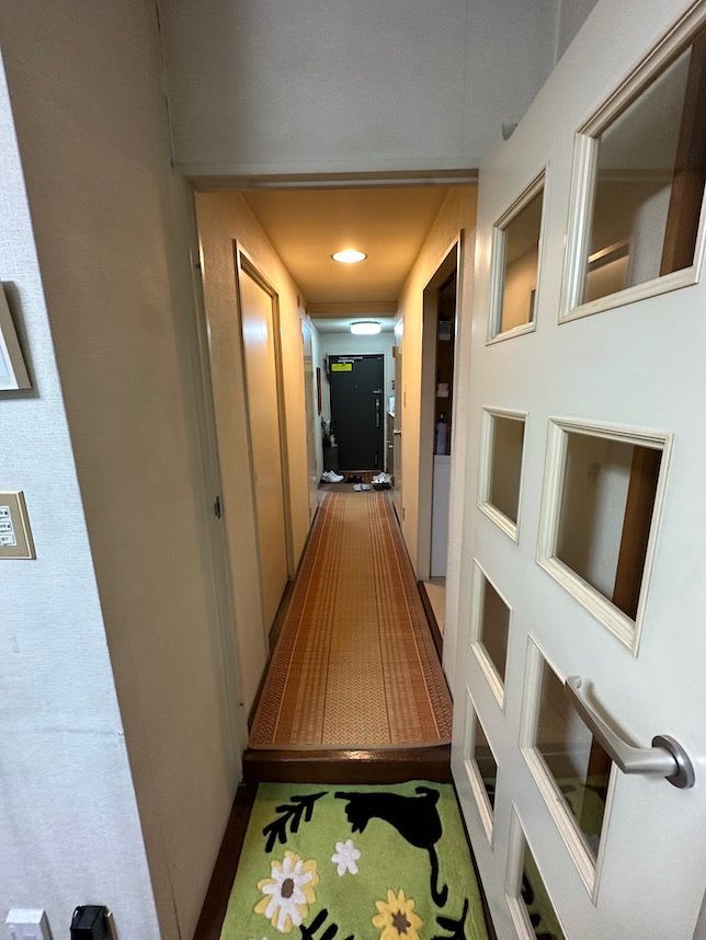 中古マンションのリノベーション前の廊下