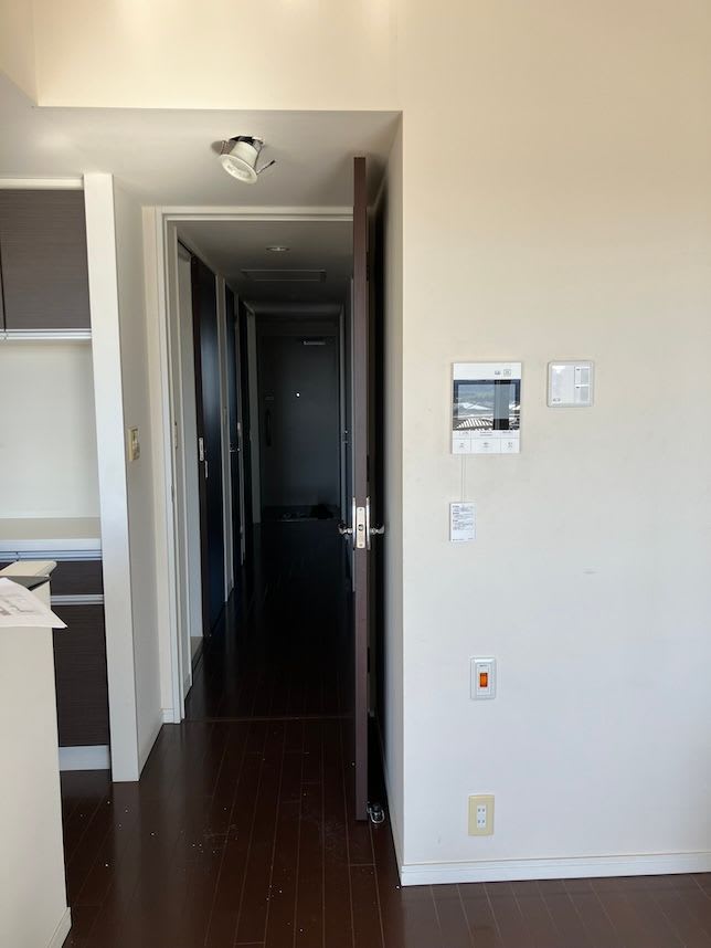 中古マンションのリノベーション前の廊下