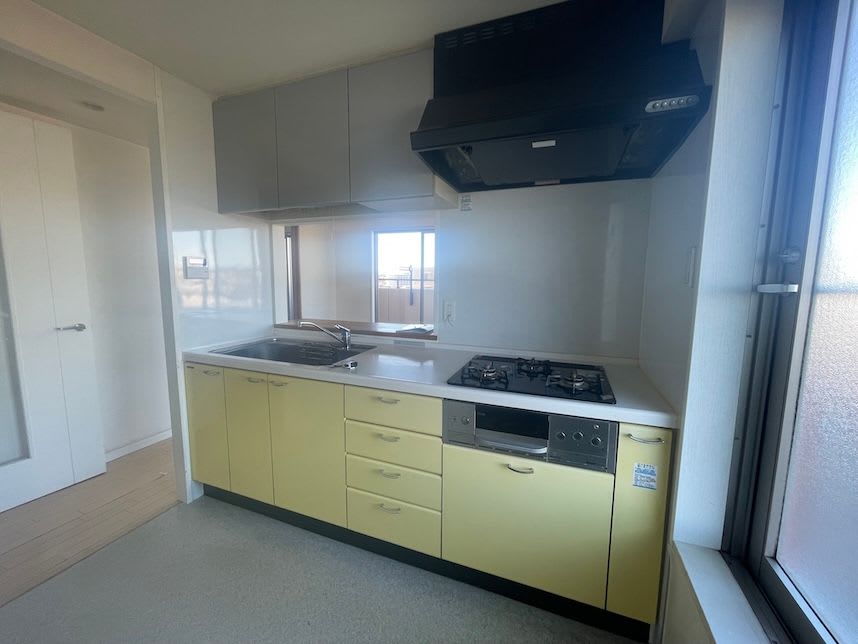 中古マンションのリノベーション前のキッチン