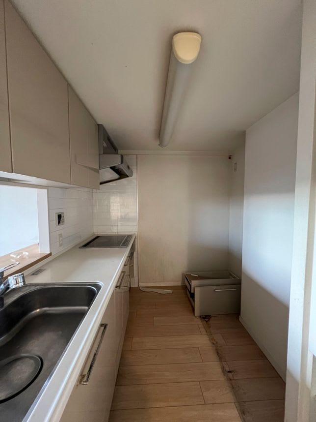 中古マンションのリノベーション前のキッチン