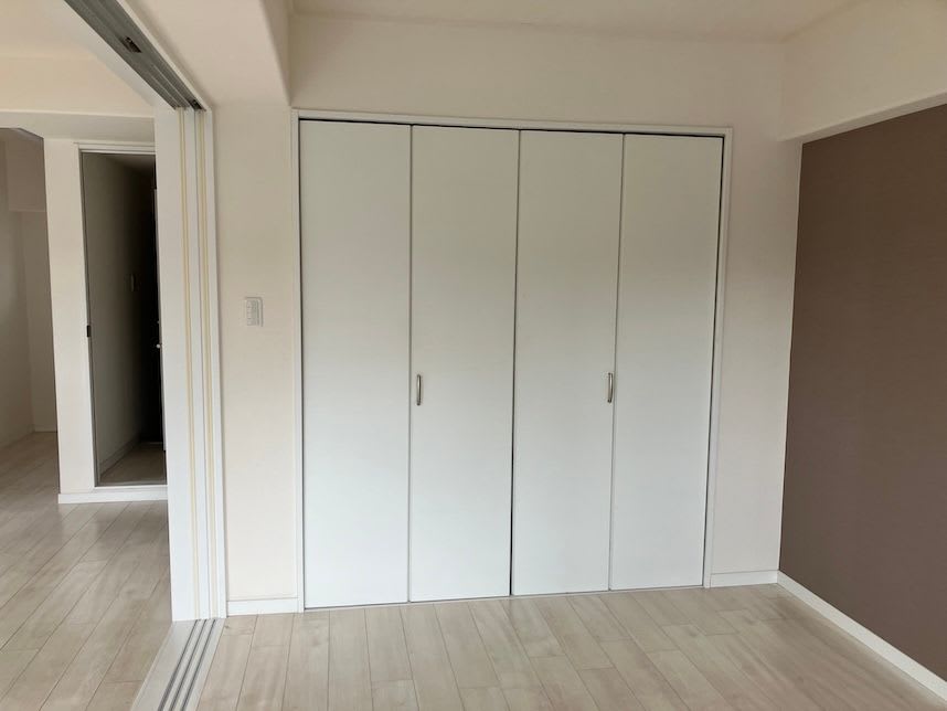 中古マンションのリノベーション前の洋室の収納